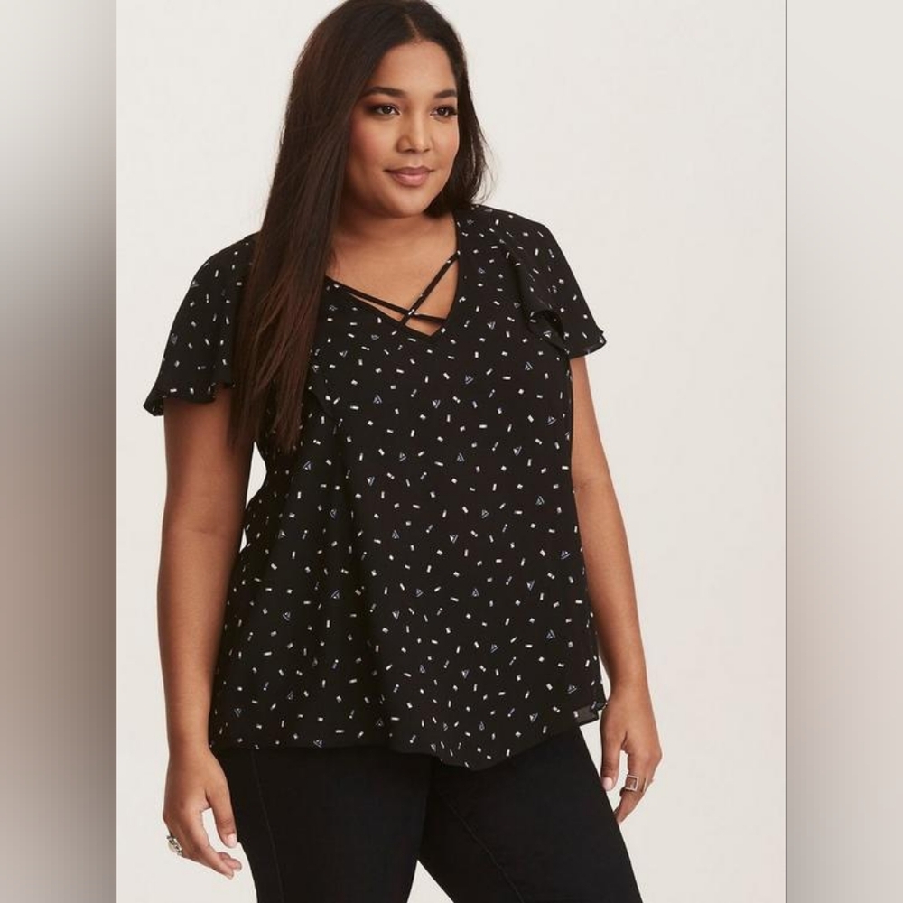 Torrid black confetti criss cross Georgette short flutter sleeve blouse, size 3X
